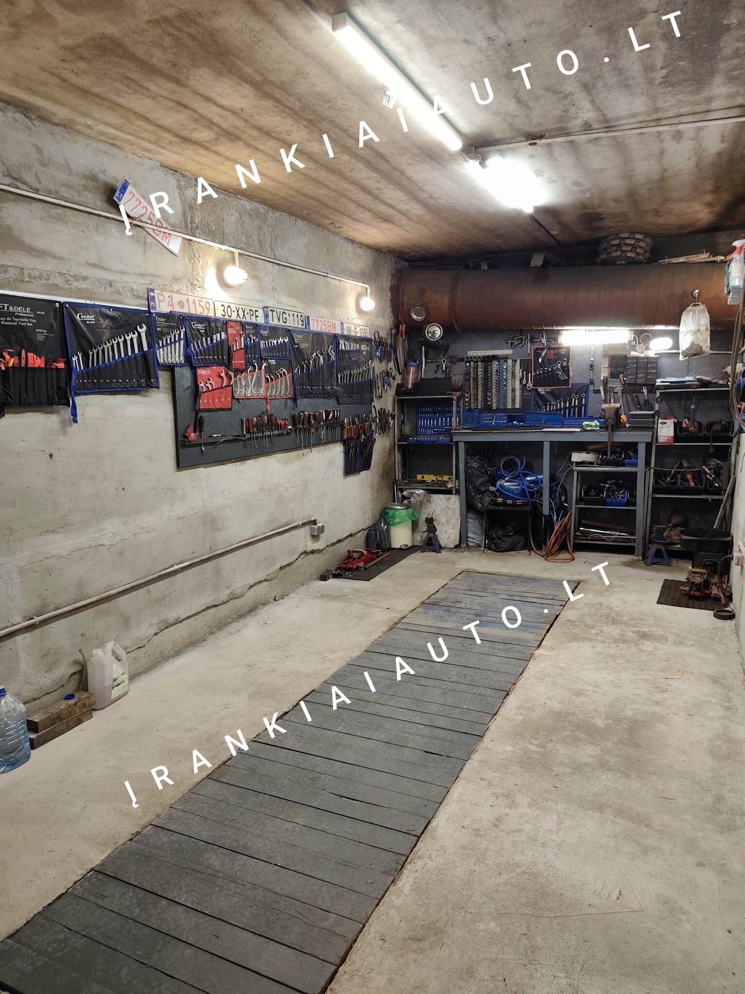 Trumpalaikė garažo nuoma su įrankiais Savitarnos garažas (su mini oro kompresoriumi) 1d 34 Eur